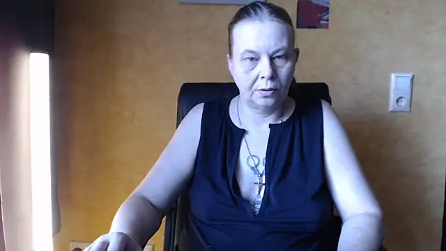 Sweet Phoenix online show from September 23, 6:05 am