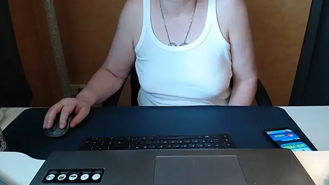 Snapshot of Sweet_Phoenix chatting on May 28, 10:45 am Sweet Phoenix online show from May 28, 10:45 am