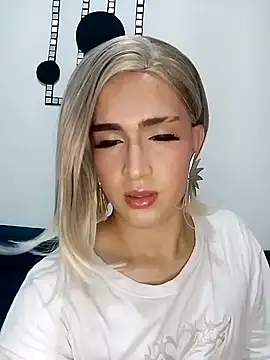 Lian Noath online show from February 3, 1:41 am