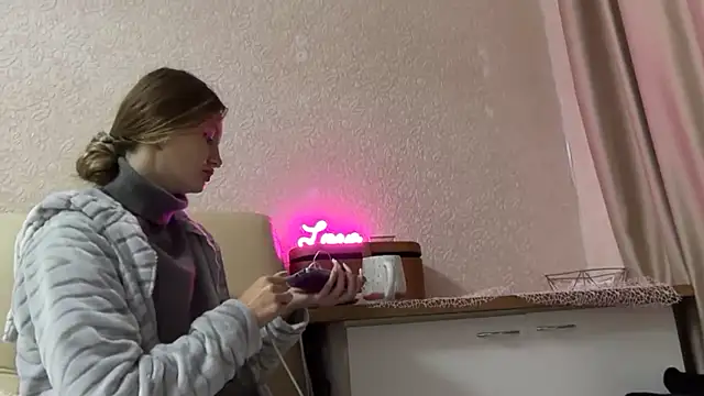 Snapshot of florianikaa chatting on October 30, 8:42 pm florianikaa online show from October 30, 8:42 pm