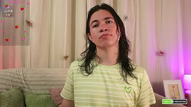 Snapshot of cute_erelis_ chatting on February 8, 3:21 am cute erelis online show from February 8, 3:21 am