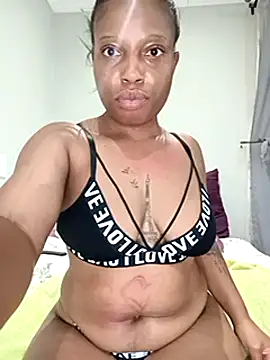 Snapshot of Thando04 chatting on January 18, 9:45 pm Thando04 online show from January 18, 9:45 pm