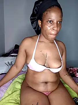 Snapshot of Thando04 chatting on February 3, 10:43 pm Thando04 online show from February 3, 10:43 pm