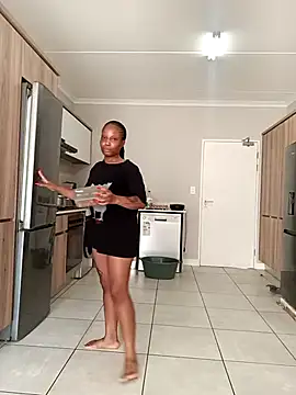 Snapshot of Thando04 chatting on February 7, 4:37 am Thando04 online show from February 7, 4:37 am