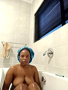 Snapshot of Thando04 chatting on February 8, 5:08 pm Thando04 online show from February 8, 5:08 pm