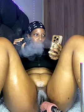 Snapshot of Thando04 chatting on October 14, 6:09 pm Thando04 online show from October 14, 6:09 pm