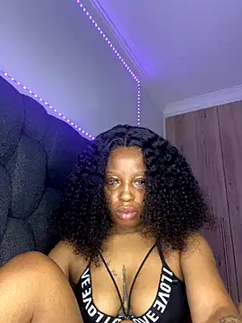 Snapshot of Thando04 chatting on October 18, 6:19 pm Thando04 online show from October 18, 6:19 pm