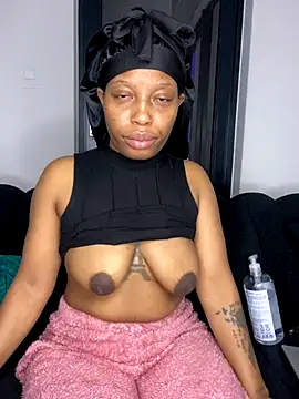 Snapshot of Thando04 chatting on October 19, 5:46 pm Thando04 online show from October 19, 5:46 pm