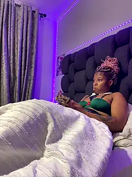 Snapshot of Thando04 chatting on November 14, 2:21 am Thando04 online show from November 14, 2:21 am