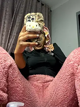 Snapshot of Thando04 chatting on November 21, 5:55 pm Thando04 online show from November 21, 5:55 pm