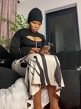 Snapshot of Thando04 chatting on December 21, 7:43 pm Thando04 online show from December 21, 7:43 pm