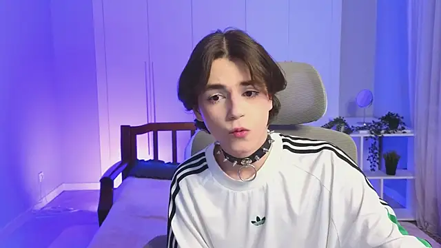 Snapshot of b0y_fantasy chatting on January 3, 6:24 pm b0y fantasy online show from January 3, 6:24 pm