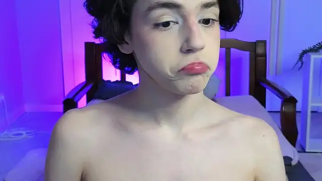 Snapshot of b0y_fantasy chatting on January 4, 6:40 pm b0y fantasy online show from January 4, 6:40 pm