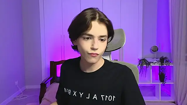 Snapshot of b0y_fantasy chatting on January 5, 7:07 pm b0y fantasy online show from January 5, 7:07 pm