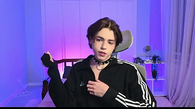 Snapshot of b0y_fantasy chatting on January 6, 6:52 pm b0y fantasy online show from January 6, 6:52 pm