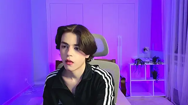 Snapshot of b0y_fantasy chatting on January 11, 6:33 pm b0y fantasy online show from January 11, 6:33 pm