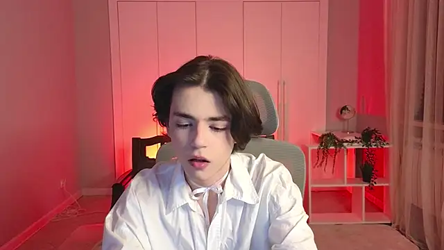 Snapshot of b0y_fantasy chatting on January 12, 7:10 pm b0y fantasy online show from January 12, 7:10 pm