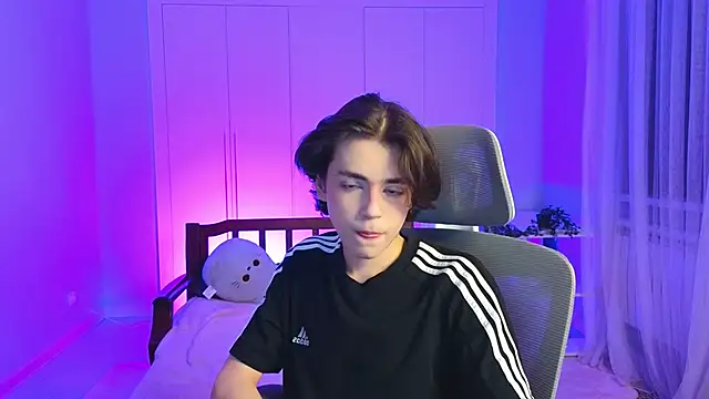 Snapshot of b0y_fantasy chatting on January 15, 5:15 pm b0y fantasy online show from January 15, 5:15 pm