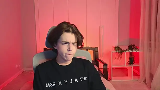 Snapshot of b0y_fantasy chatting on January 16, 5:33 pm b0y fantasy online show from January 16, 5:33 pm