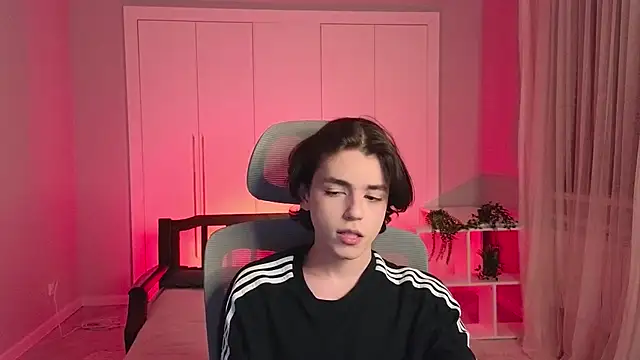 Snapshot of b0y_fantasy chatting on January 20, 7:57 pm b0y fantasy online show from January 20, 7:57 pm