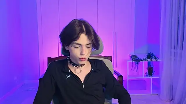 Snapshot of b0y_fantasy chatting on January 21, 6:34 pm b0y fantasy online show from January 21, 6:34 pm