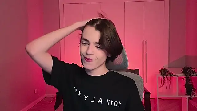 Snapshot of b0y_fantasy chatting on January 22, 7:45 pm b0y fantasy online show from January 22, 7:45 pm