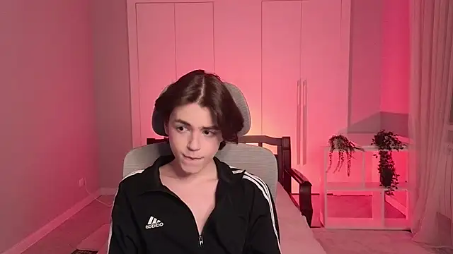 Snapshot of b0y_fantasy chatting on January 23, 6:03 pm b0y fantasy online show from January 23, 6:03 pm