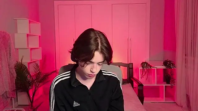 Snapshot of b0y_fantasy chatting on February 3, 5:24 pm b0y fantasy online show from February 3, 5:24 pm