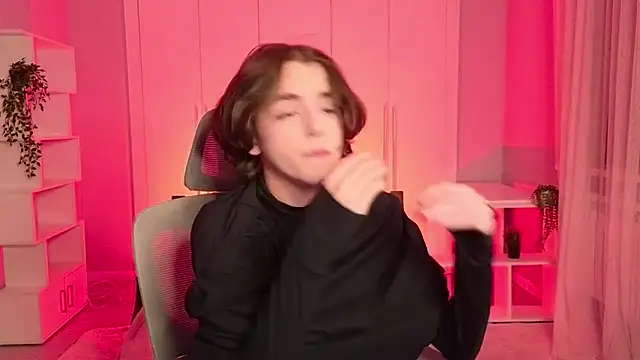 Snapshot of b0y_fantasy chatting on February 5, 5:53 pm b0y fantasy online show from February 5, 5:53 pm