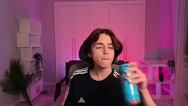 Snapshot of b0y_fantasy chatting on February 6, 6:02 pm b0y fantasy online show from February 6, 6:02 pm