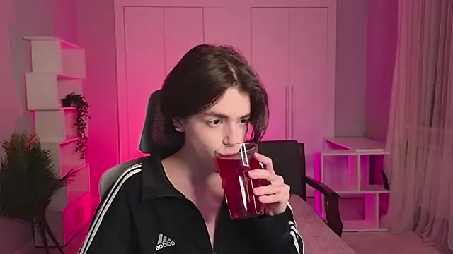 Snapshot of b0y_fantasy chatting on February 8, 6:12 pm b0y fantasy online show from February 8, 6:12 pm