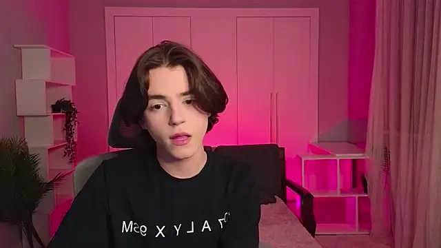 Snapshot of b0y_fantasy chatting on February 11, 6:33 pm b0y fantasy online show from February 11, 6:33 pm