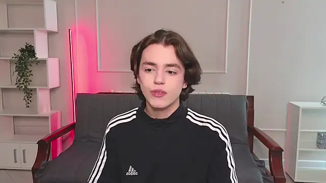 Snapshot of b0y_fantasy chatting on February 13, 9:20 am b0y fantasy online show from February 13, 9:20 am