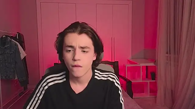 Snapshot of b0y_fantasy chatting on February 20, 5:40 pm b0y fantasy online show from February 20, 5:40 pm