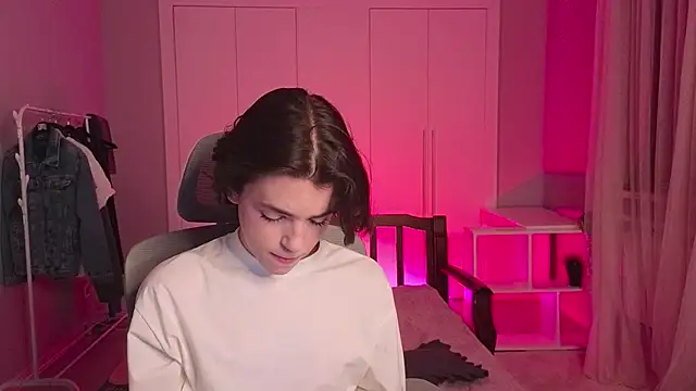 Snapshot of b0y_fantasy chatting on February 23, 6:56 pm b0y fantasy online show from February 23, 6:56 pm