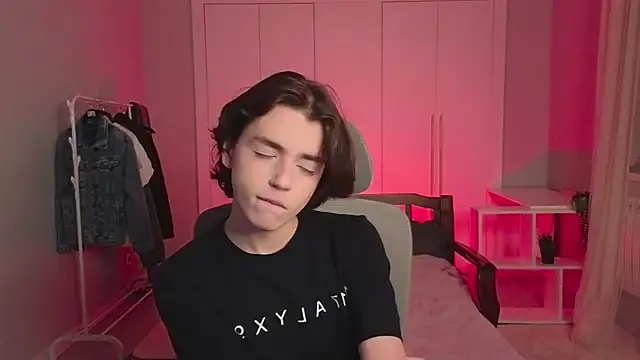 Snapshot of b0y_fantasy chatting on February 25, 5:47 pm b0y fantasy online show from February 25, 5:47 pm