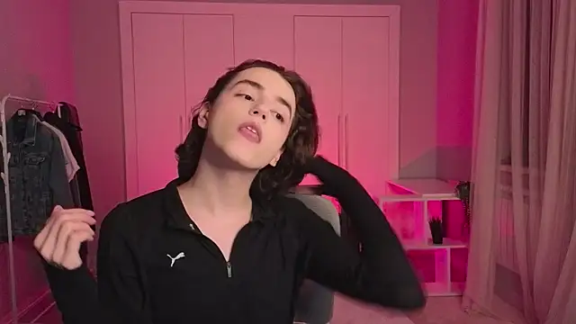 Snapshot of b0y_fantasy chatting on February 27, 4:53 pm b0y fantasy online show from February 27, 4:53 pm