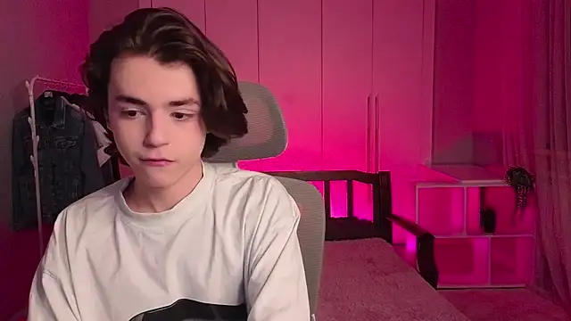 Snapshot of b0y_fantasy chatting on March 17, 3:40 pm b0y fantasy online show from March 17, 3:40 pm