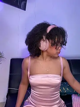 bronwgirl69 online show from March 14, 6:50 pm