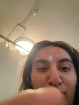 mamifresita online show from January 9, 9:38 pm