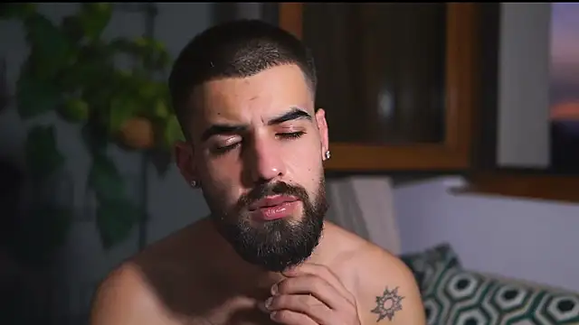 Snapshot of HairyRobxxx chatting on September 13, 4:51 pm HairyRobxxx online show from September 13, 4:51 pm