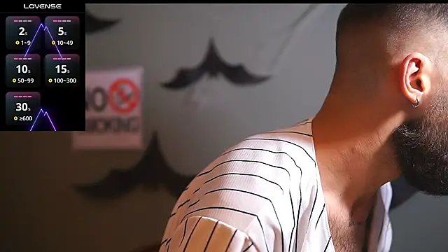 Snapshot of HairyRobxxx chatting on October 17, 9:28 pm HairyRobxxx online show from October 17, 9:28 pm