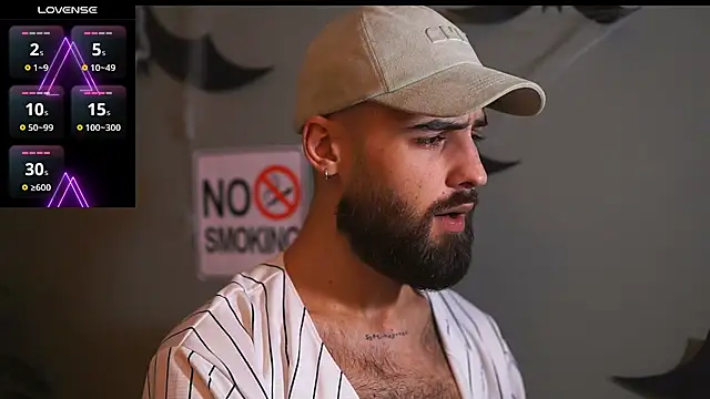 Snapshot of HairyRobxxx chatting on October 18, 5:46 pm HairyRobxxx online show from October 18, 5:46 pm