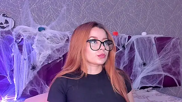 Snapshot of LiaCathaleya chatting on October 13, 8:20 pm LiaCathaleya online show from October 13, 8:20 pm