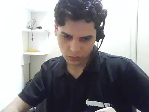 Snapshot of novinho242k chatting on November 17, 4:35 pm novinho242k online show from November 17, 4:35 pm