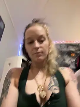 Snapshot of damselaintstressn chatting on November 7, 11:27 pm damselaintstressn online show from November 7, 11:27 pm