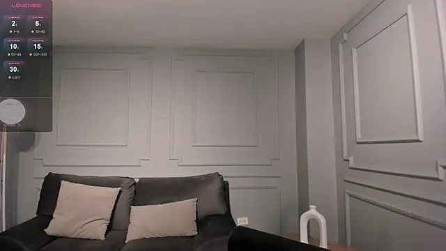 NiaSalvatore online show from February 20, 1:57 am