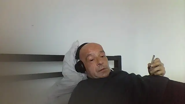 horndude187187 online show from December 31, 12:46 pm