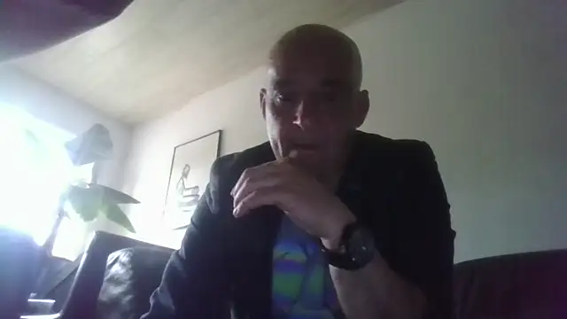 Snapshot of horndude187187 chatting on August 9, 6:24 pm horndude187187 online show from August 9, 6:24 pm