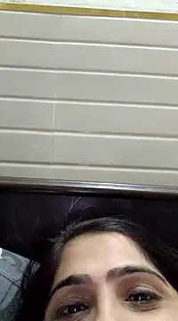 Snapshot of shreya1765 chatting on March 11, 6:19 pm shreya1765 online show from March 11, 6:19 pm